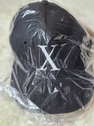 Gorra Mercedes Negra con X Blanca