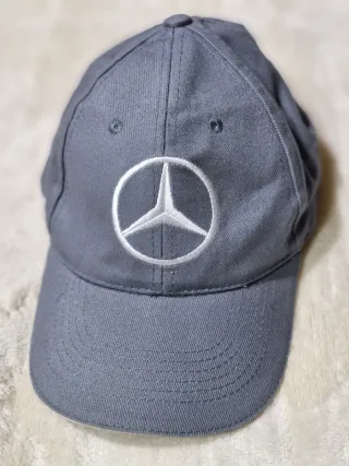 Gorra Mercedes Negra con X Blanca
