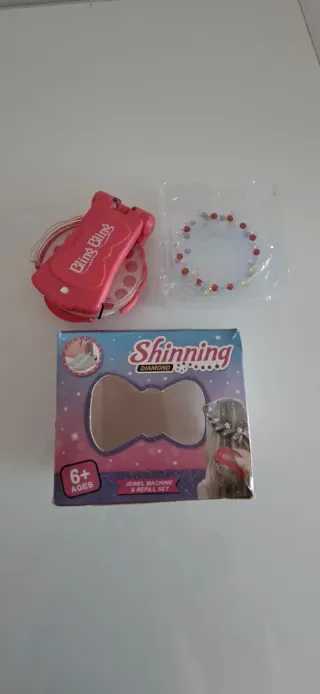 Máquina para poner brillantes en el pelo