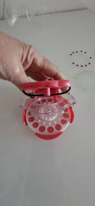 Máquina para poner brillantes en el pelo