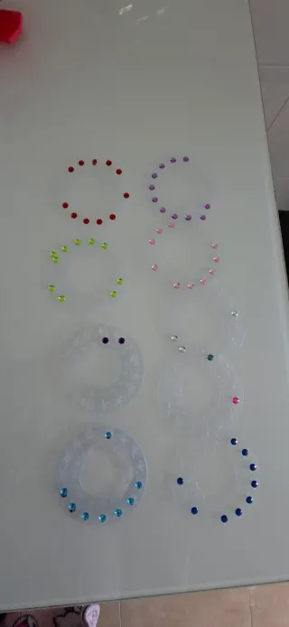 Máquina para poner brillantes en el pelo