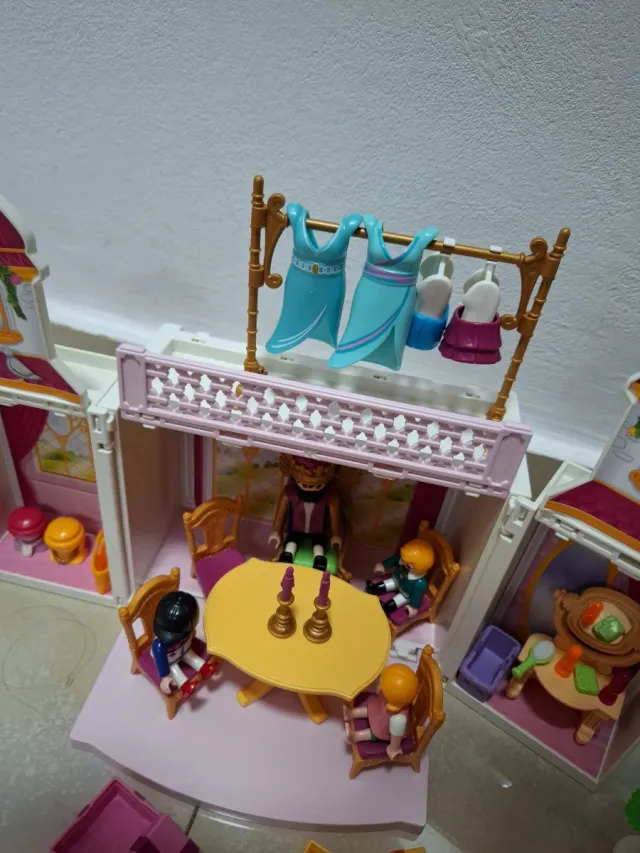 Castillo Playmobil con figuras y accesorios