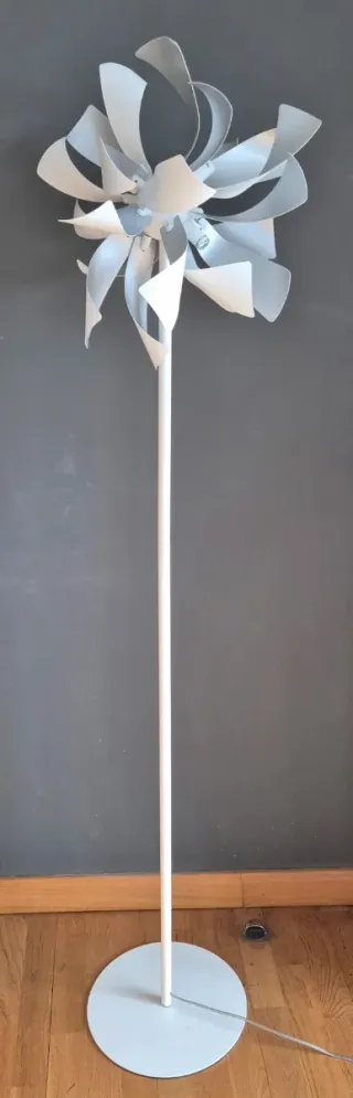 Lámpara de diseño para reparar