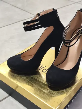 Scarpe con tacco nere eleganti