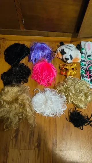 7 Pelucas de diferentes tipos.