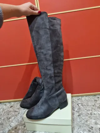 Stivali alti grigi