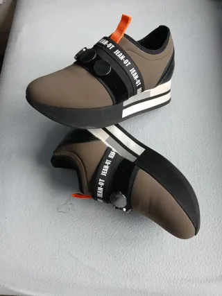 Zapatos JEAN-OT señora verdes y con detalles plata