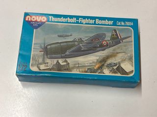 Maqueta Novo avión militar Thunderbolt 1/72