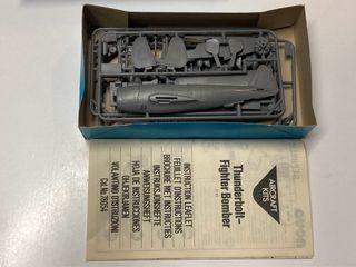 Maqueta Novo avión militar Thunderbolt 1/72