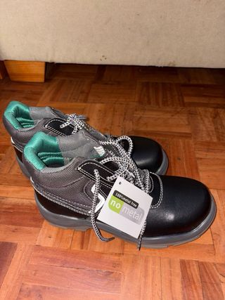Zapatos de trabajo protectores negros y grises
