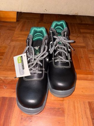 Zapatos de trabajo protectores negros y grises