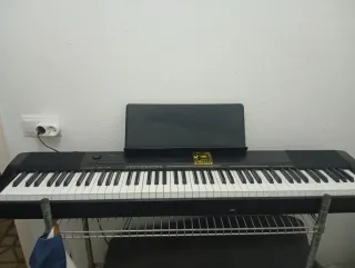 Teclado Casio de 88 teclas contrapesadas y pedal