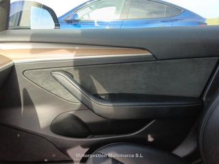 Renting - TESLA MODEL 3 RWD