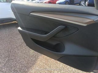 Renting - TESLA MODEL 3 RWD