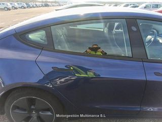 Renting - TESLA MODEL 3 RWD