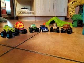 Pista Blaze Mega Macchine + 12 Personaggi