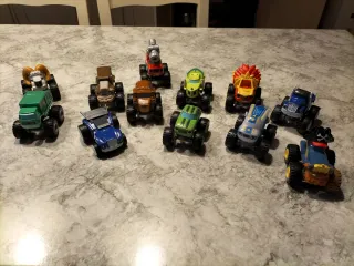 Pista Blaze Mega Macchine + 12 Personaggi