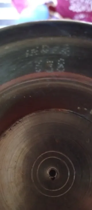 Jarra antigua de cobre decorada