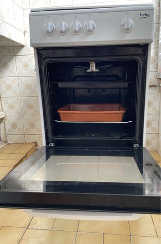 Cocina de gas Beko con horno