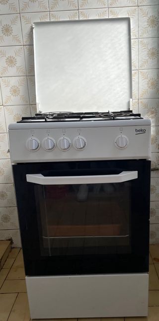Cocina de gas Beko con horno