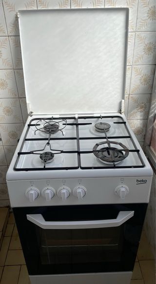 Cocina de gas Beko con horno