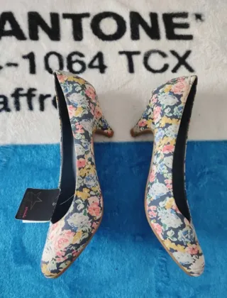 Zapatos de tela florales talla 38