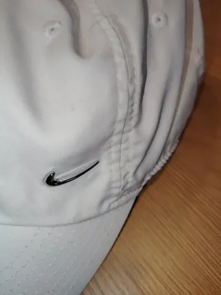 Gorras Nike y Puma Negras y Blancas