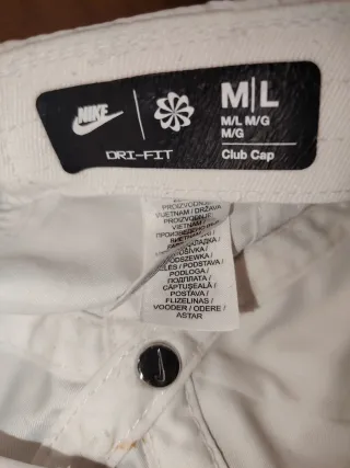 Gorras Nike y Puma Negras y Blancas