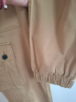 Pantalón cargo Bershka beige mujer