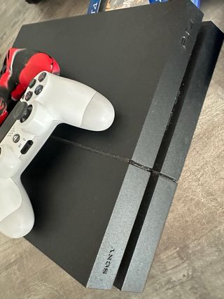 Consola Sony PS4 + 4 Juegos