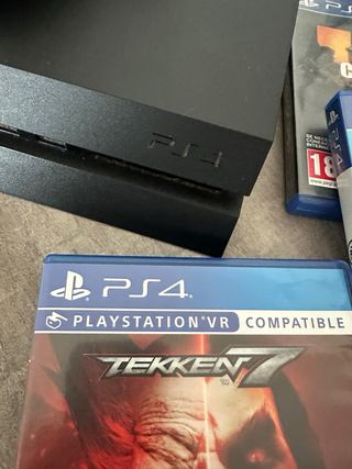 Consola Sony PS4 + 4 Juegos