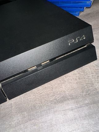 Consola Sony PS4 + 4 Juegos