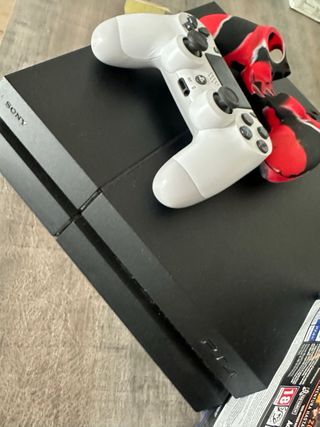 Consola Sony PS4 + 4 Juegos