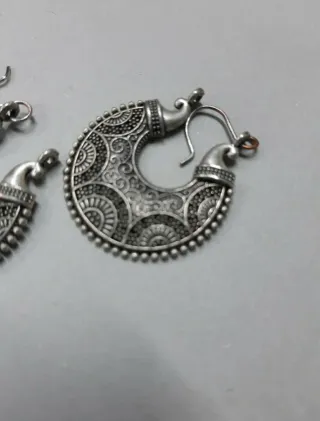Pendientes étnicos plateados
