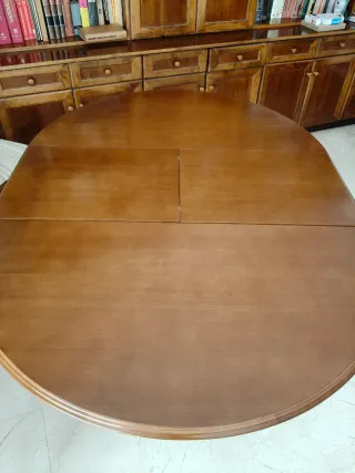 Mesa redonda extensible de madera