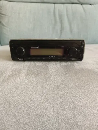 Radio coche con pantalla extraíble