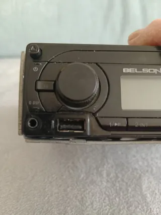 Radio coche con pantalla extraíble