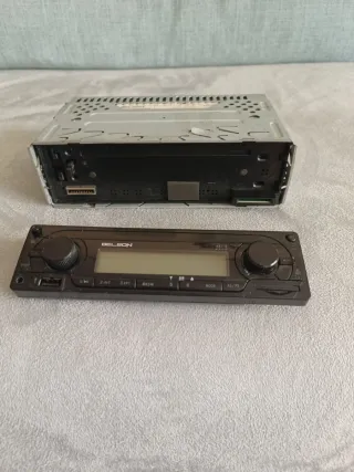 Radio coche con pantalla extraíble