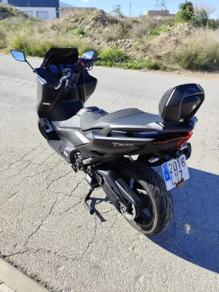 Yamaha Tmax 560
