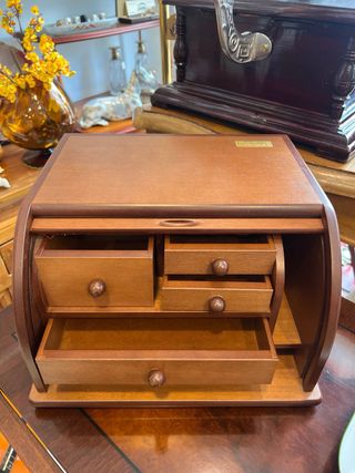 Mini escritorio de madera con cajones