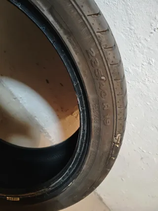 235/40/R19 92w