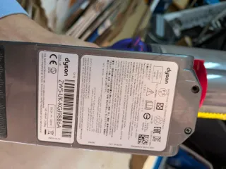 Dyson SV12 Aspirapolvere con Batteria