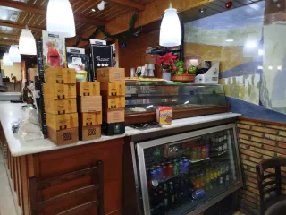 Vitrina expositora barra madera cristal