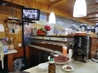 Vitrina expositora barra madera cristal