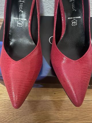 Zapatos piel rojos sin usar