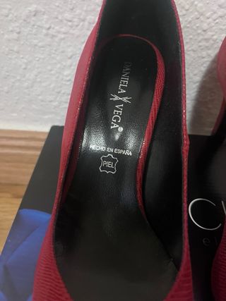 Zapatos piel rojos sin usar