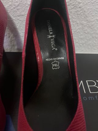 Zapatos piel rojos sin usar