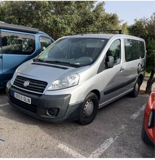 llama y reserva tu transporte privado.