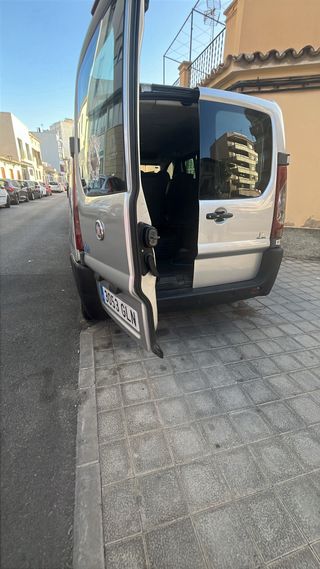 llama y reserva tu transporte privado.