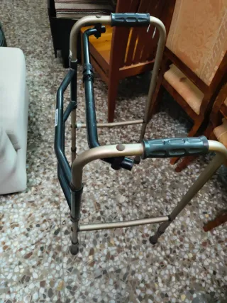 Andador plegable para adultos
